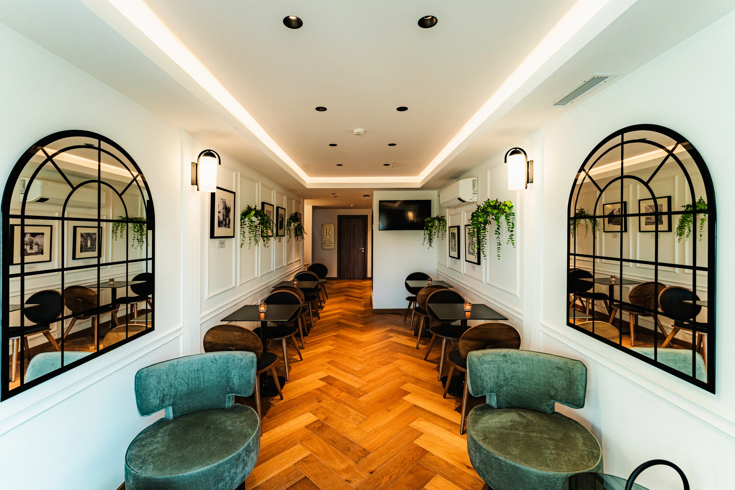 Royale Executive Lounge